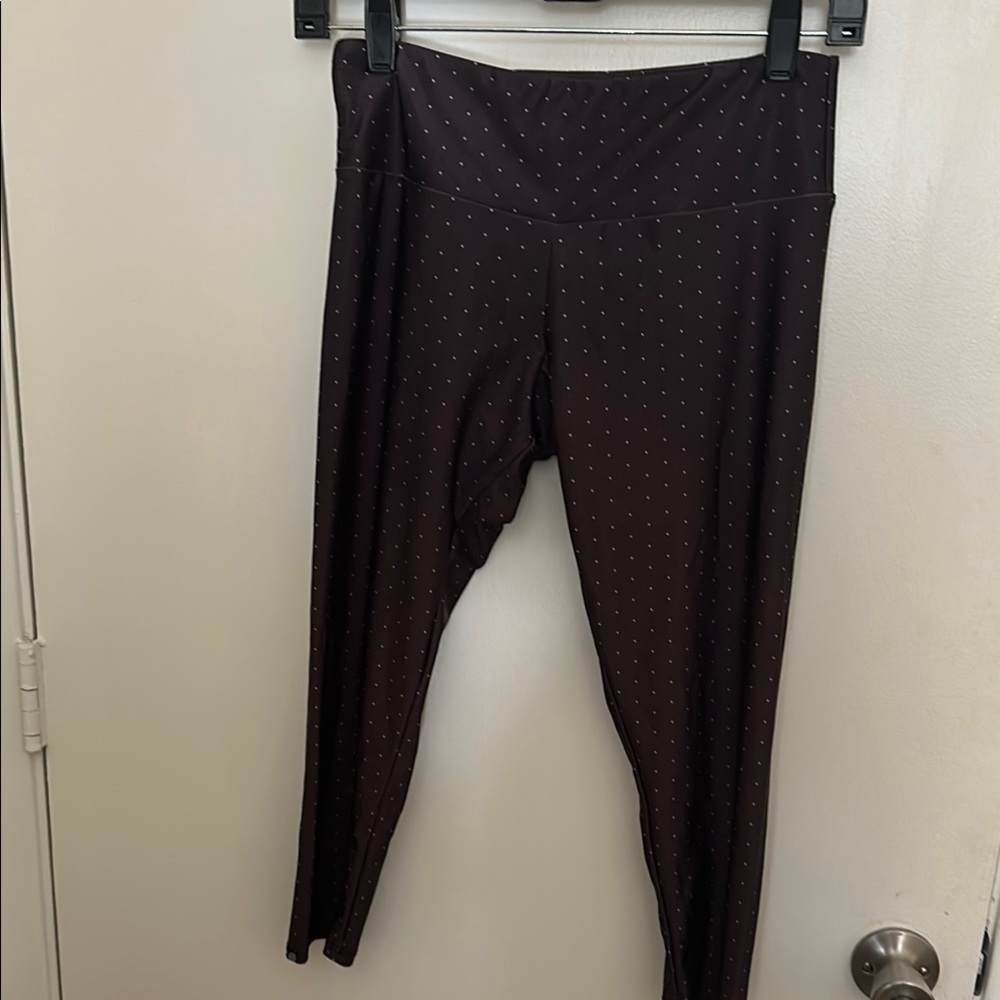 Onzie Black and White Dot Leggings